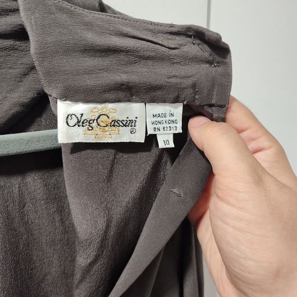 Elegant Silk Keyhole Blouse with Beading by Oleg Cassini - Picture 5 of 8